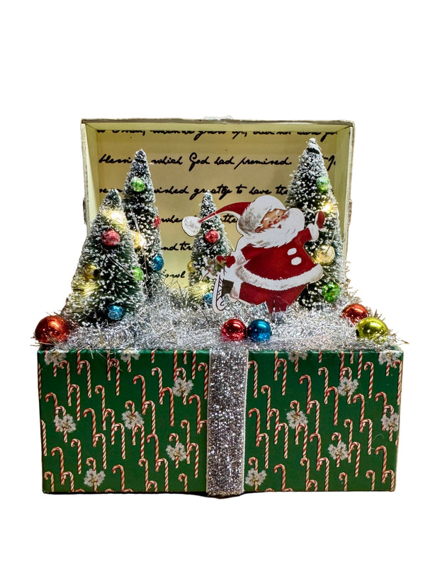 Light Up Retro Santa Vignette Box